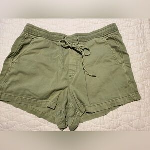 Gap green shorts with back pocket detail. Size Lg. 3”inseam